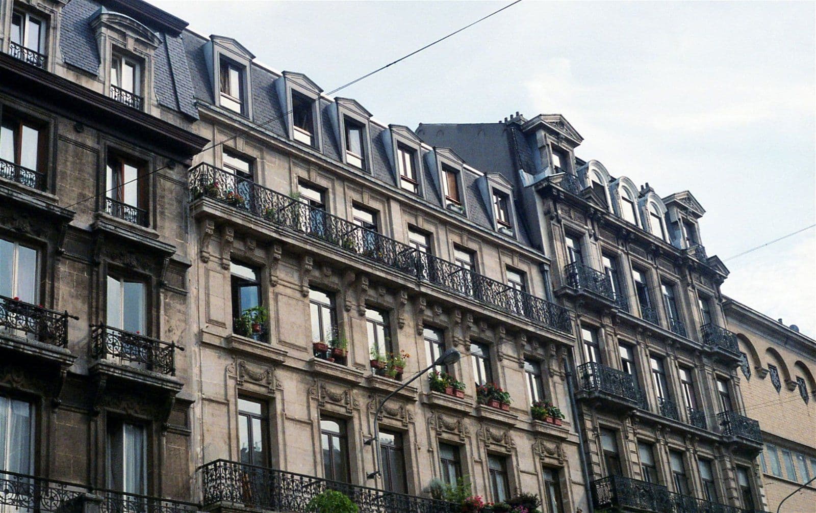 Comment se déroule l'installation de la fibre dans un appartement ?